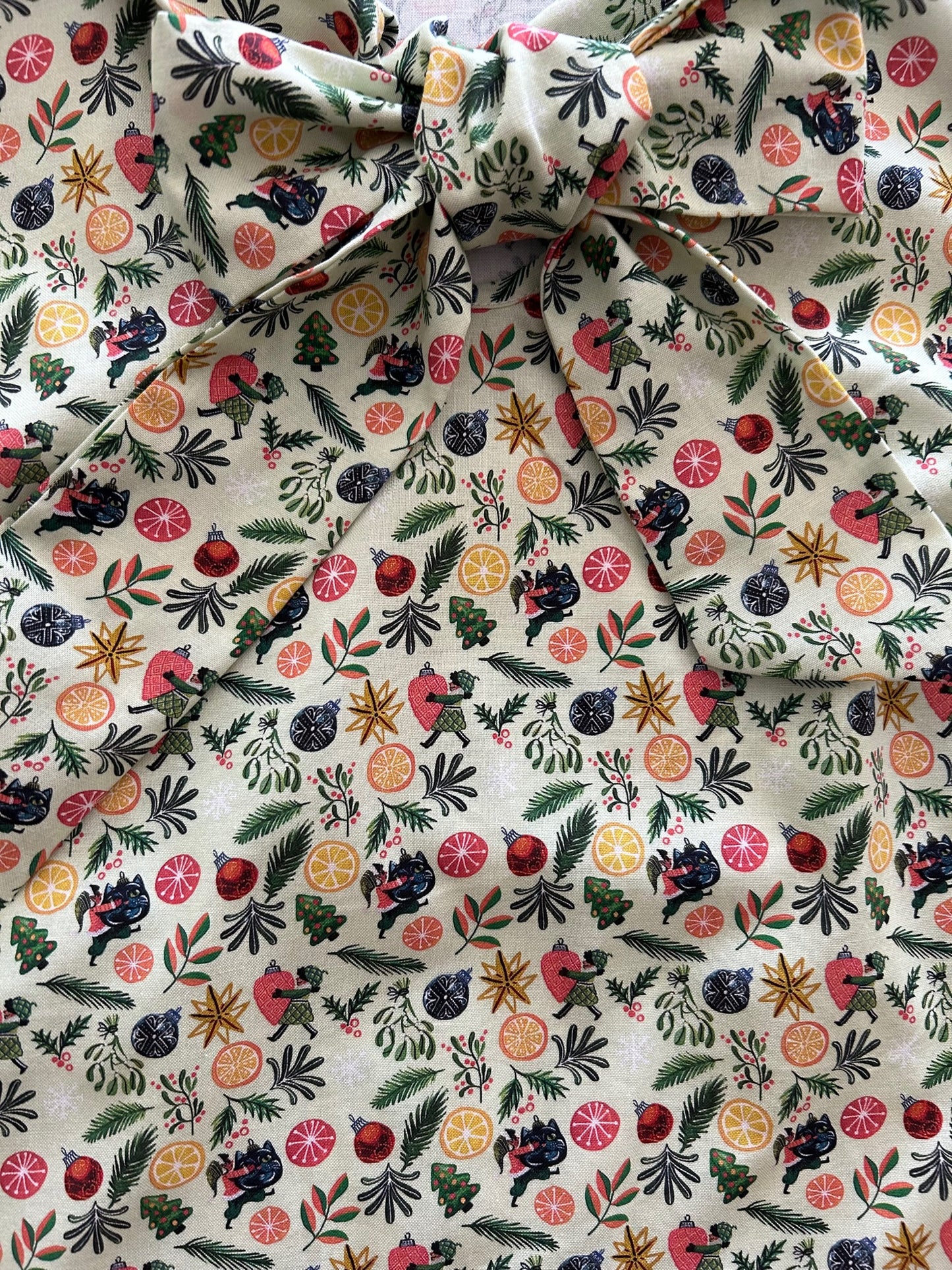 close up of the bow at the front of the top