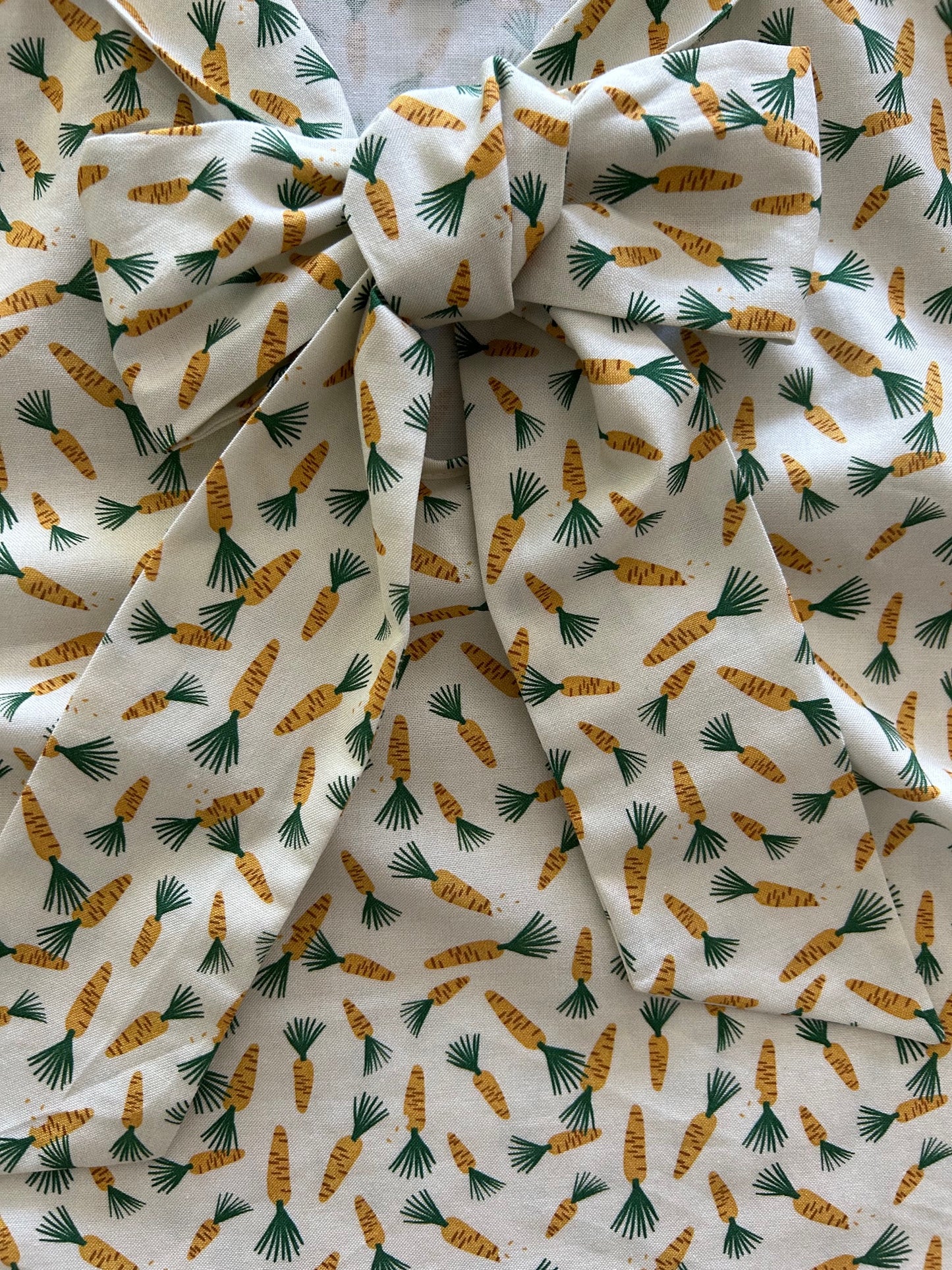 close up showing the front bow of carrots bow top