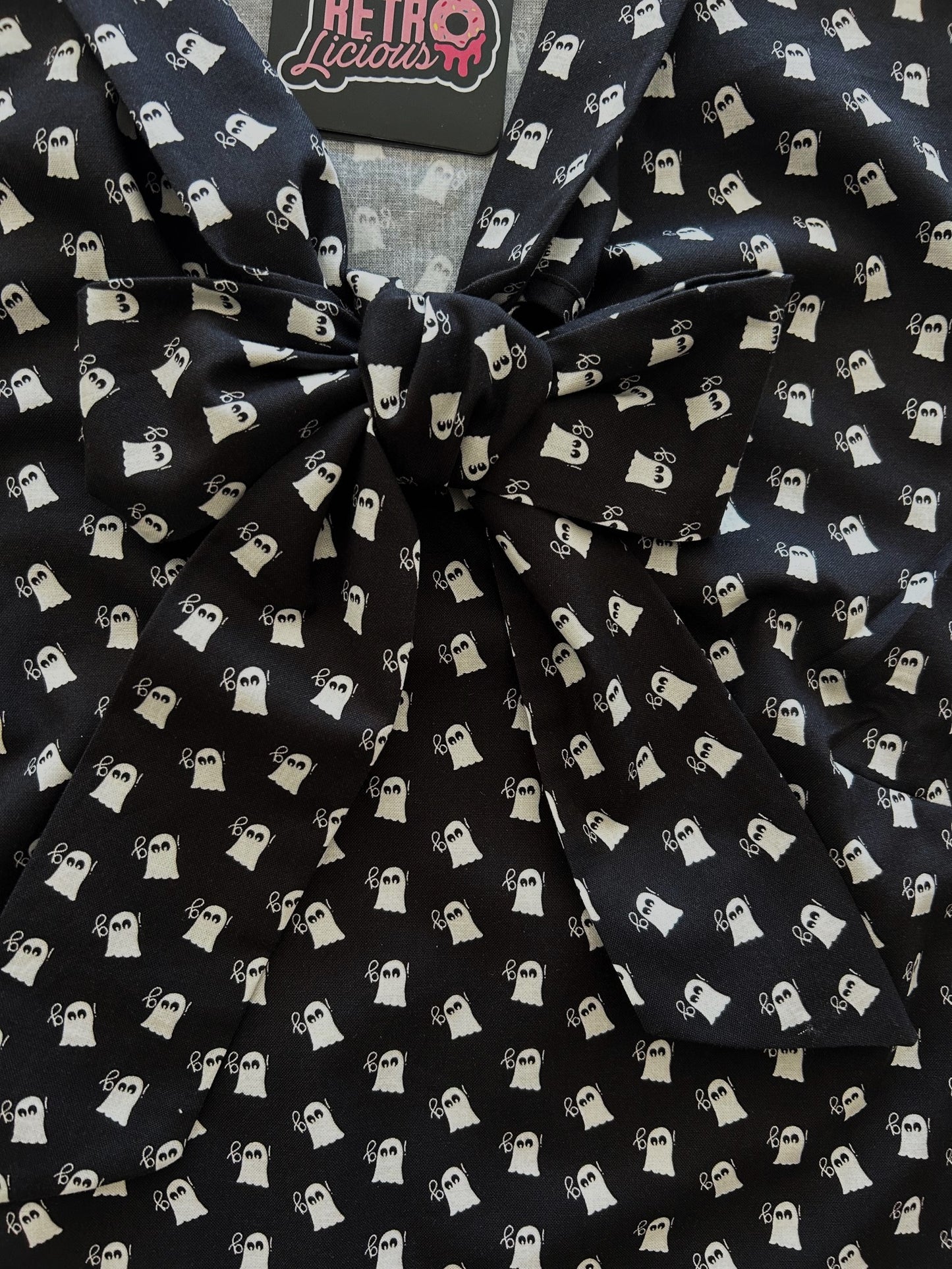 flatlay close up of mini ghosts bow top showing the front bow