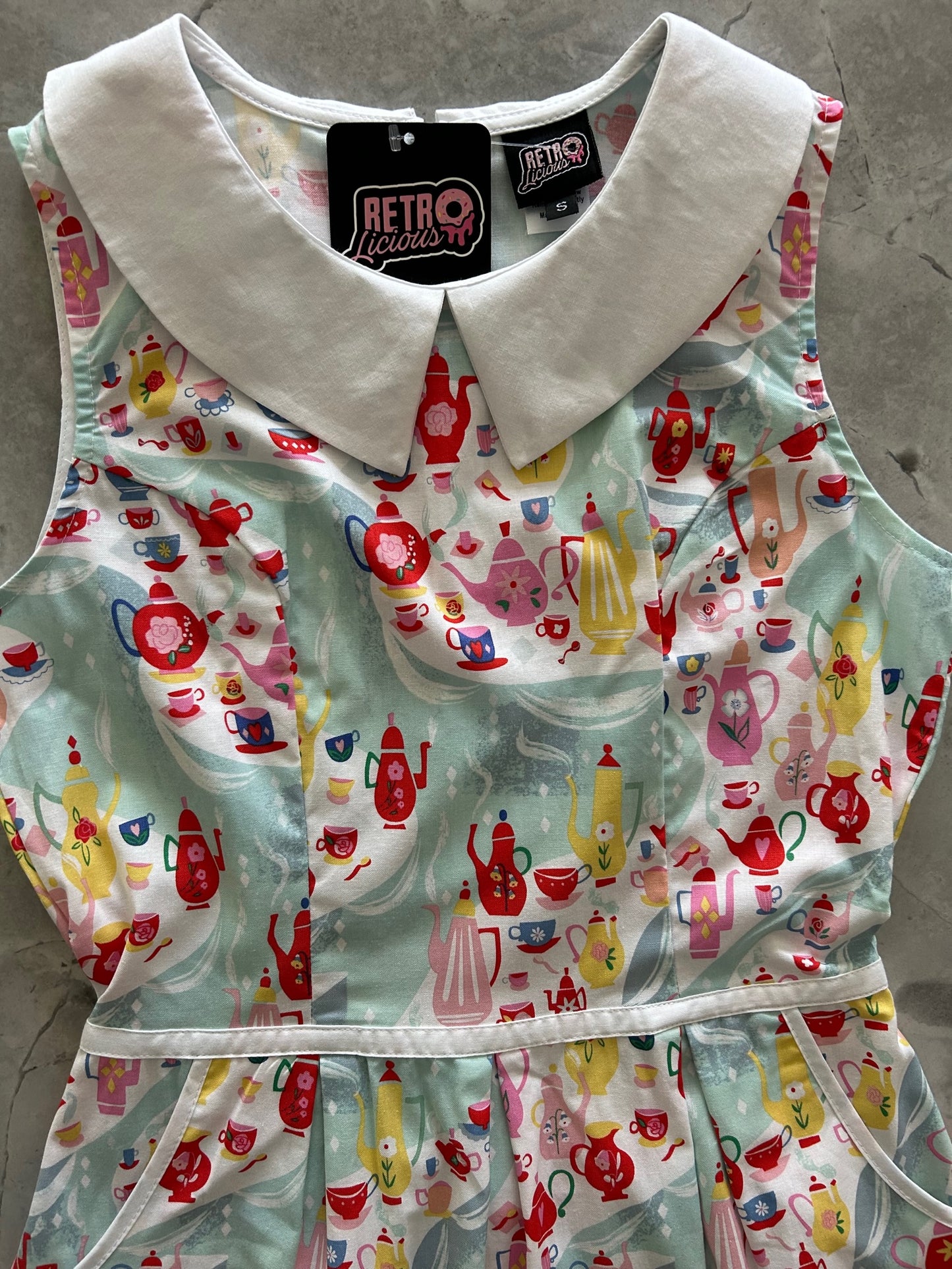 a close up of the bodice front of the tea party collared dress