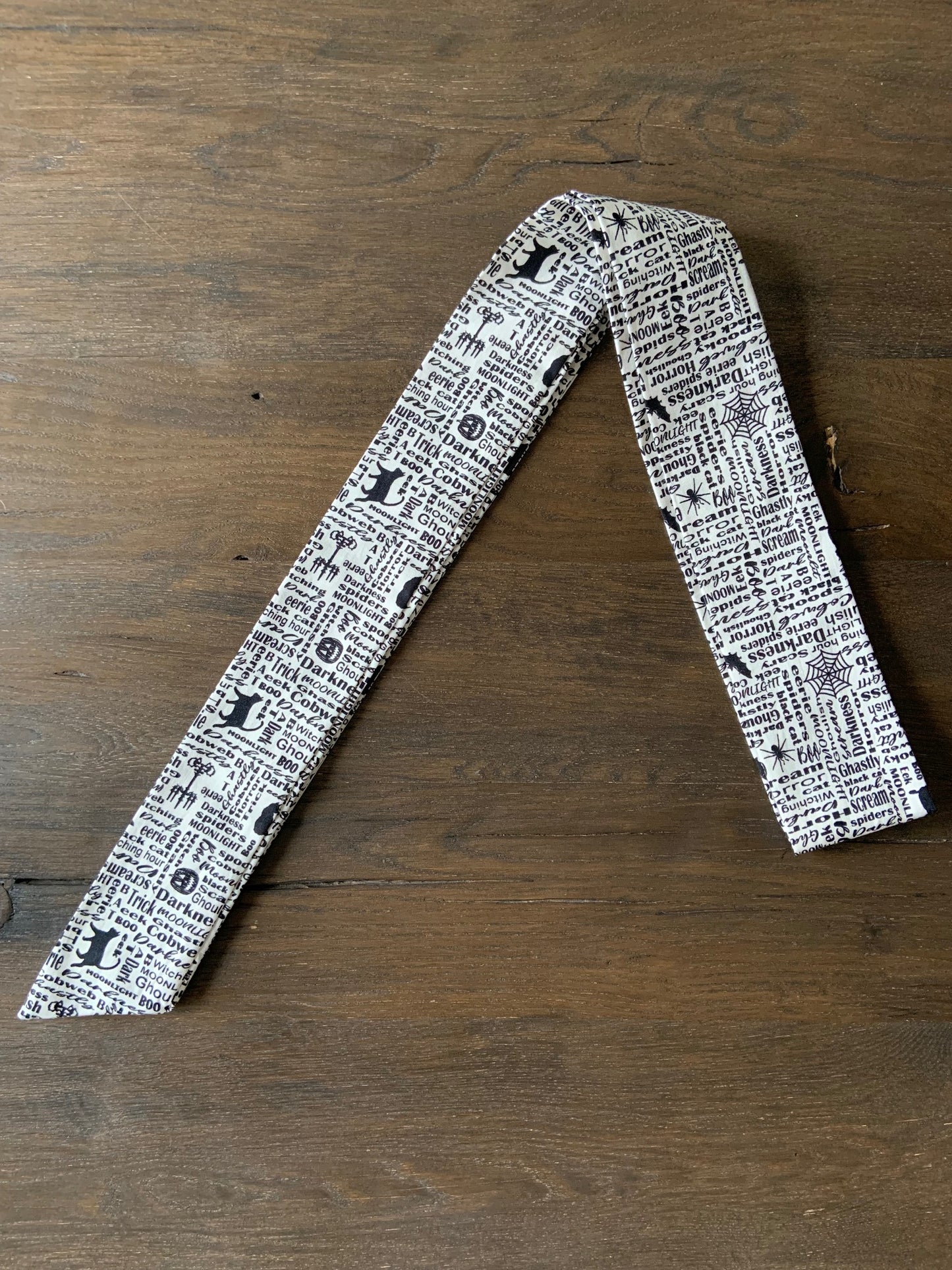 Multipurpose Fabric Tie in Wicked Words prin