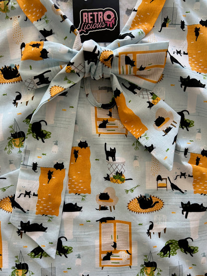 close up of cats bow top showing the bow and cats