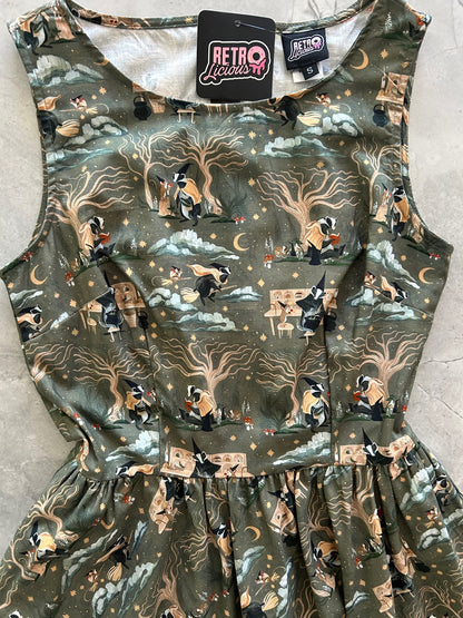 close up of bodice of Badger & Mouse Vintage Dress