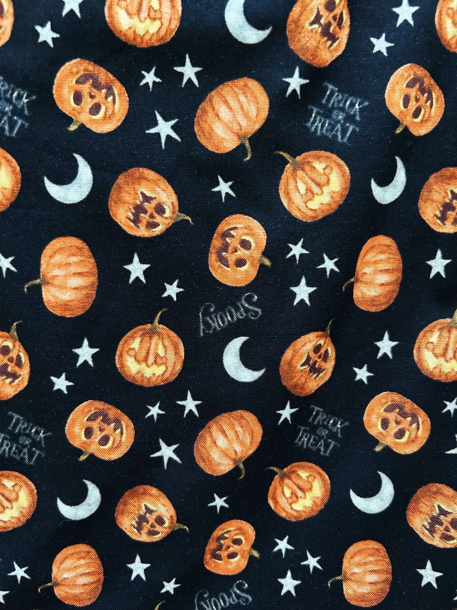 close up offjack-o-lantern bow top print