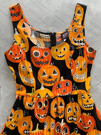 a close up of the front of the bodice of jack-o-lanterns dress