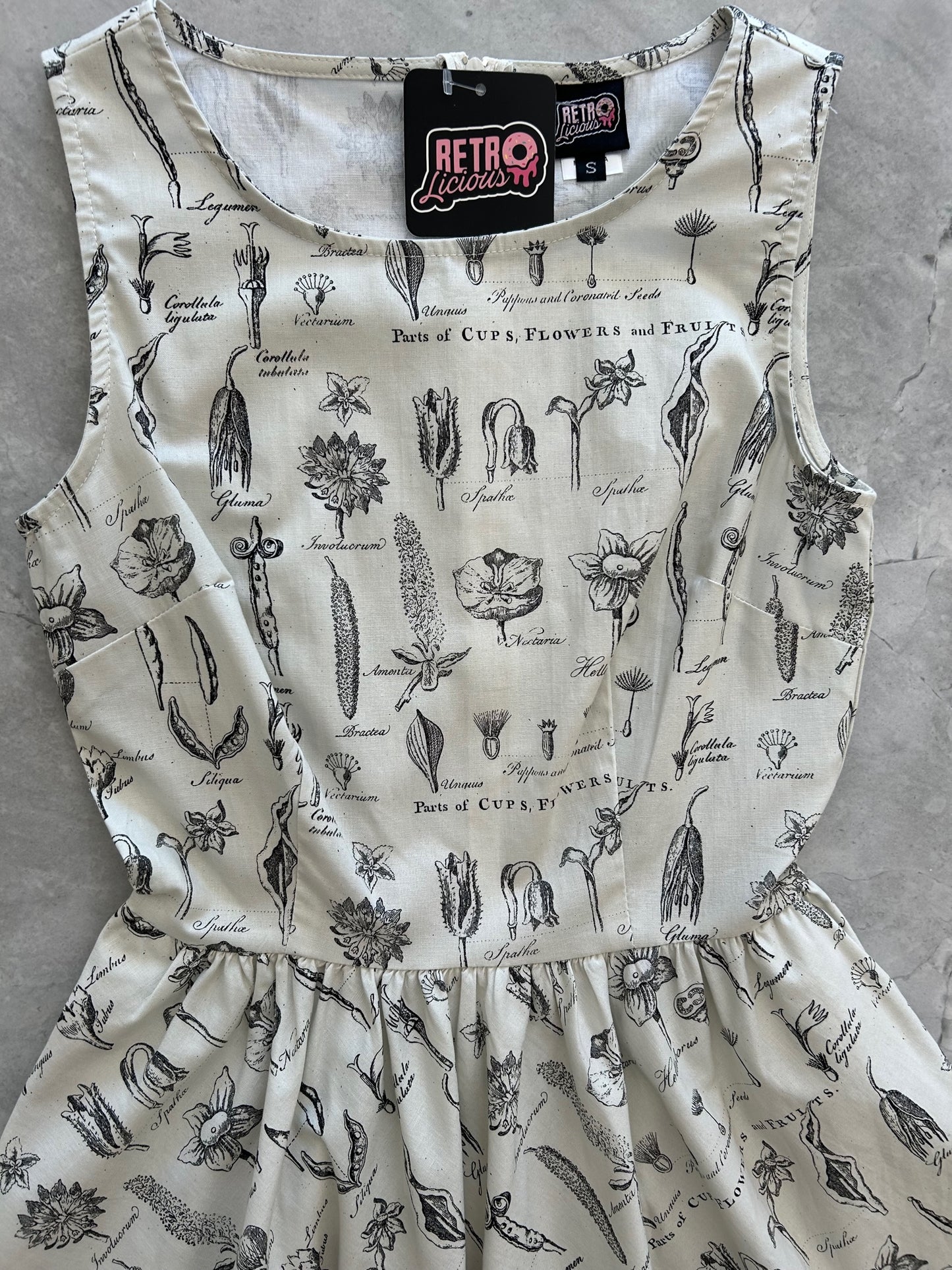 a flat lay of the front of the bodice of the flower parts vintage dress