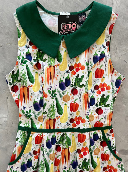 a close up of the bodice of the farm to fresh collared dress