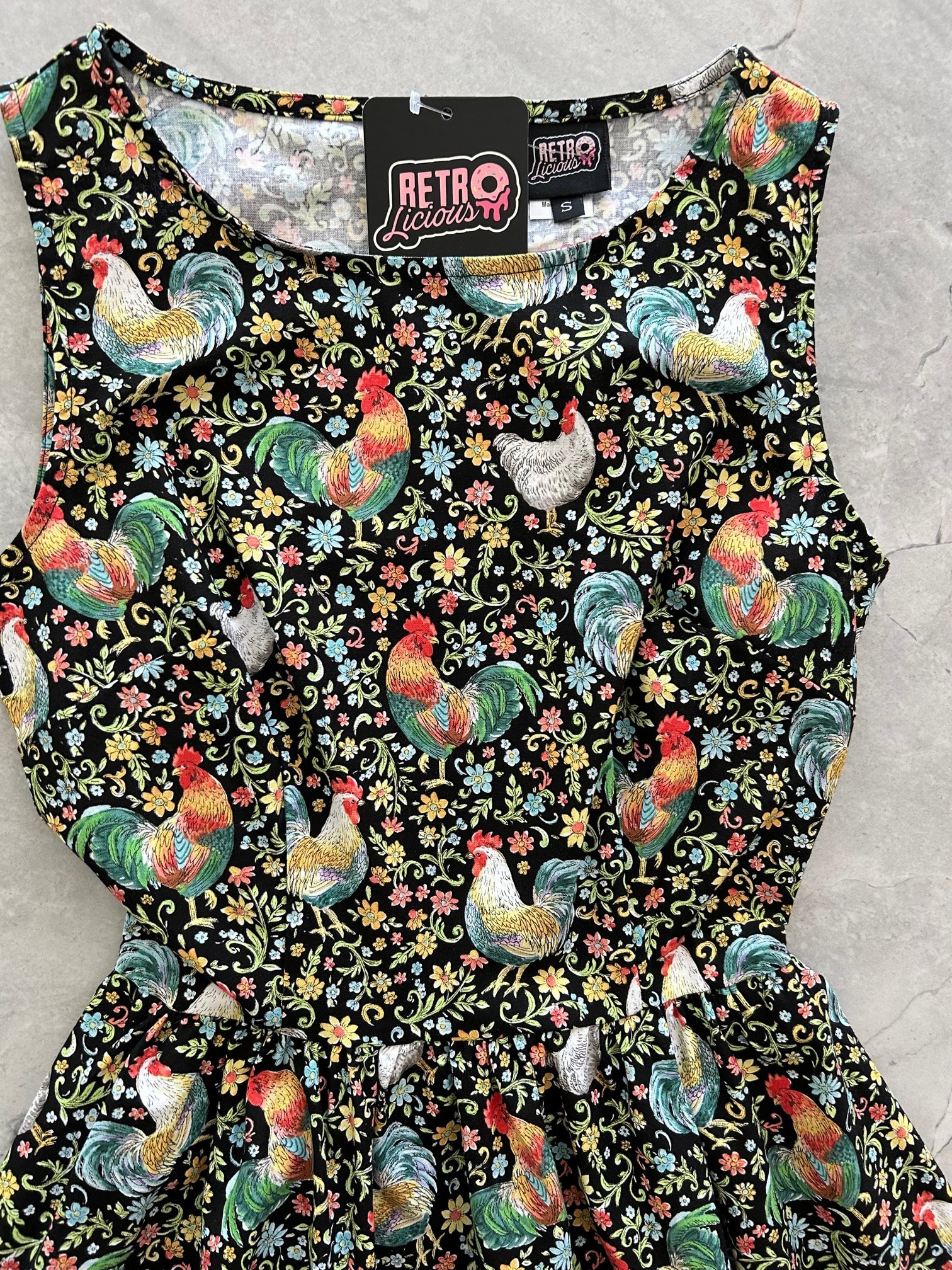 Beautiful 3pcs Skin Chicken Kari with Printed Lawn Fabric Dress👗👗 |  Online womens clothing, Womens clothing stores, Online dress shopping